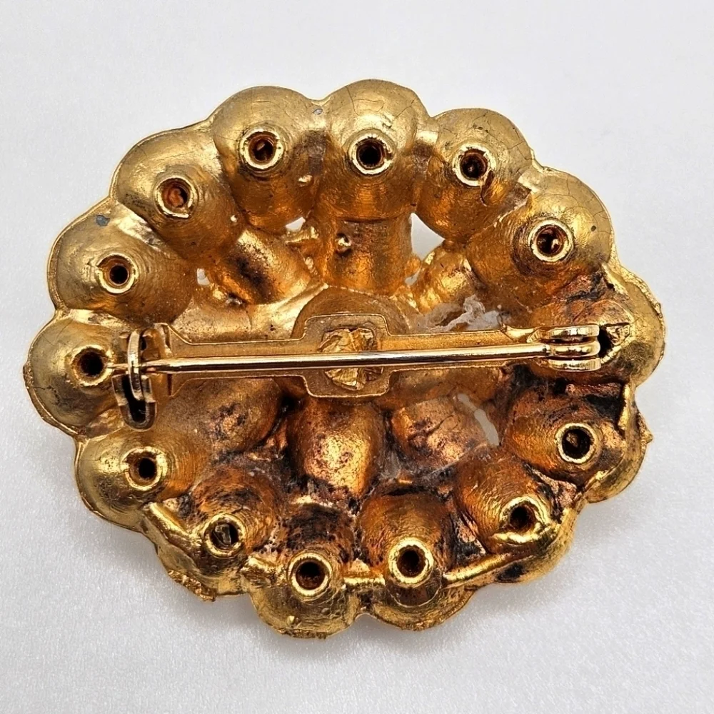 VINTAGE Pave Rhinestone Oval Gold Tone Brooch Pin